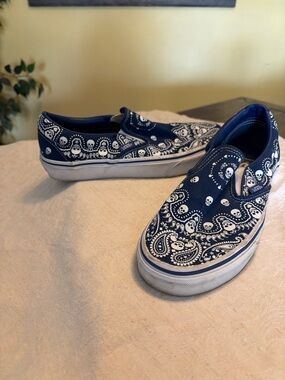 Vans Navy Slip-On Sneakers with White Skull Paisley Sz 7